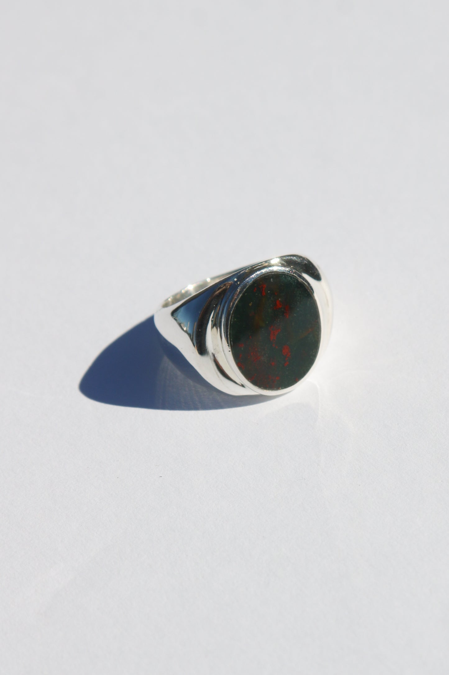 Perlmutte Heliotrope Ring