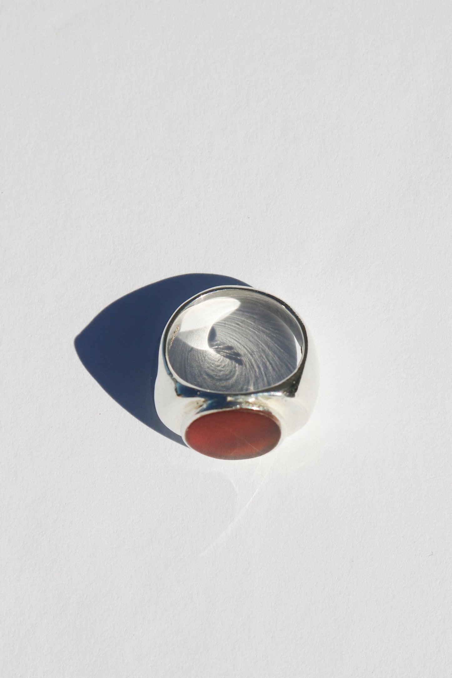 Perlmutte Carnelian Ring