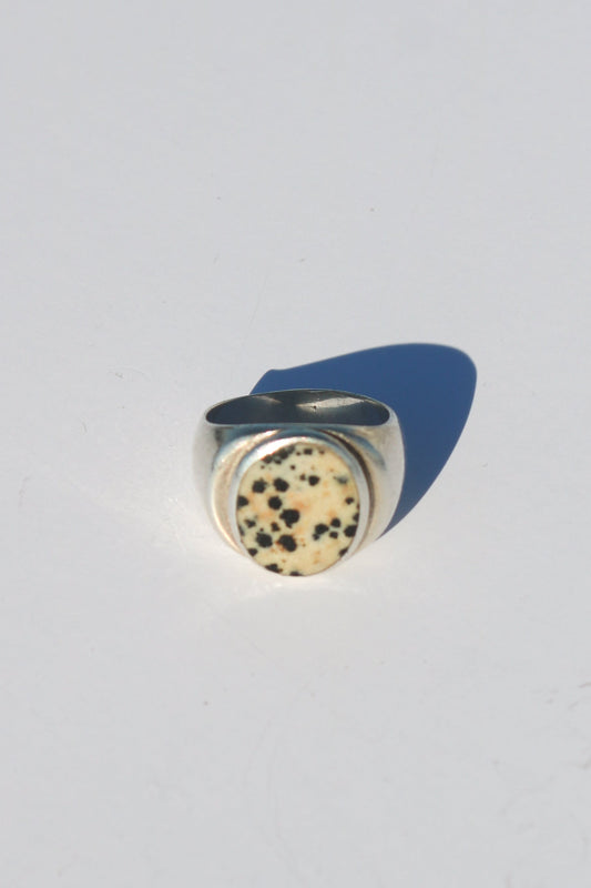 Perlmutte Dalmatian Jasper Ring