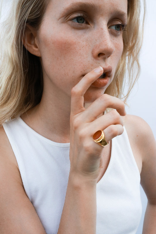 Perlmutte Carnelian Ring