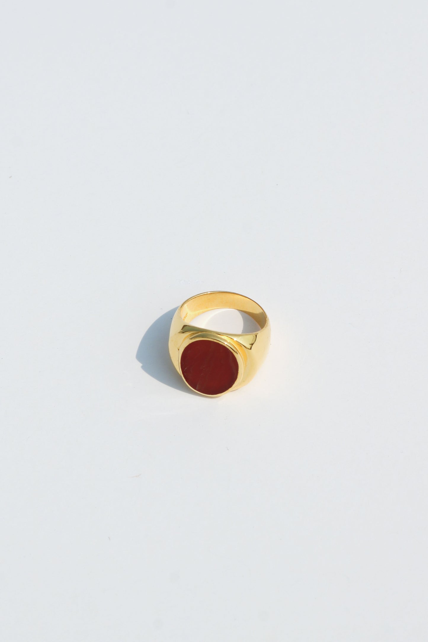 Perlmutte Carnelian Ring
