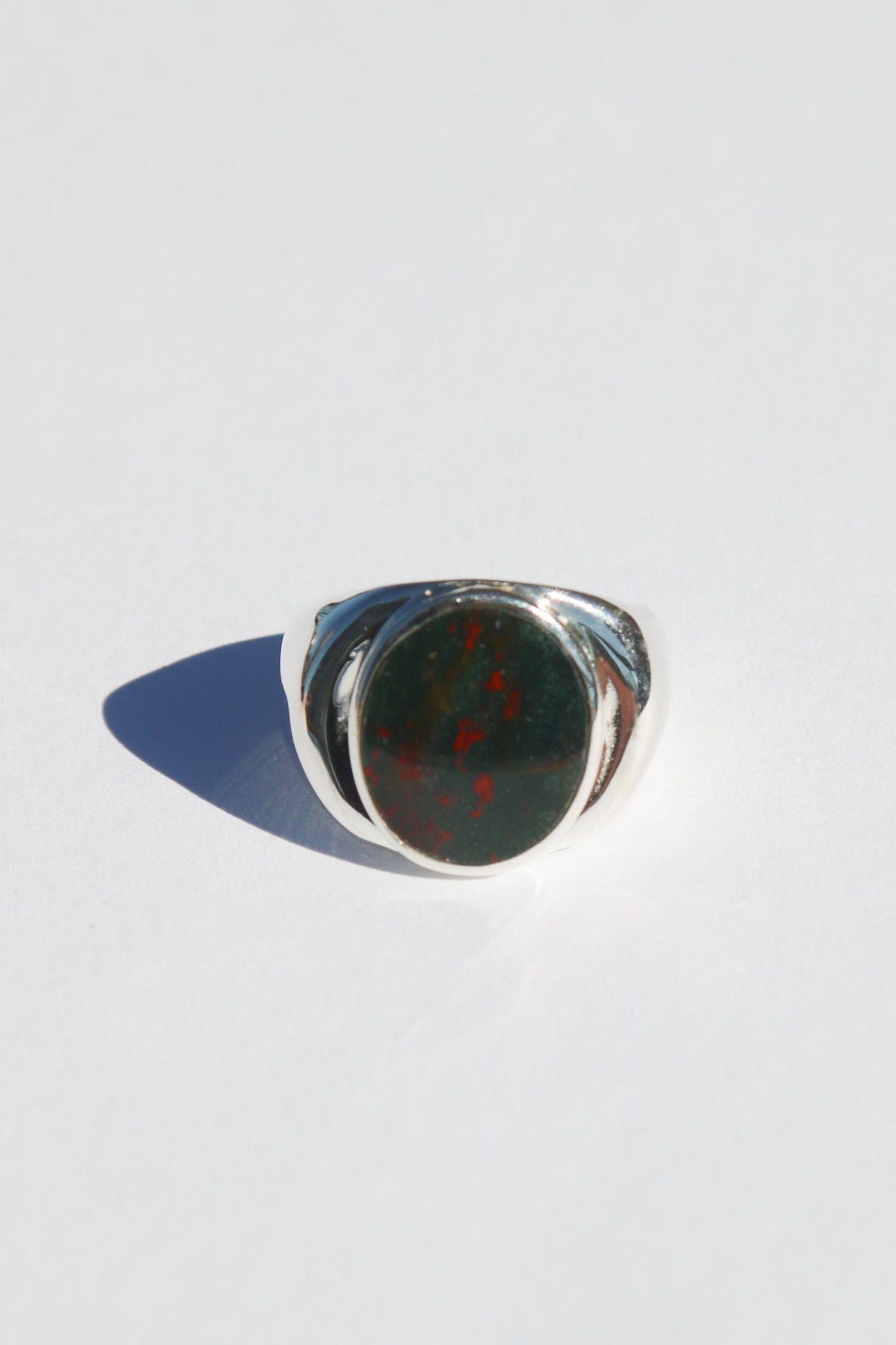 Perlmutte Heliotrope Ring