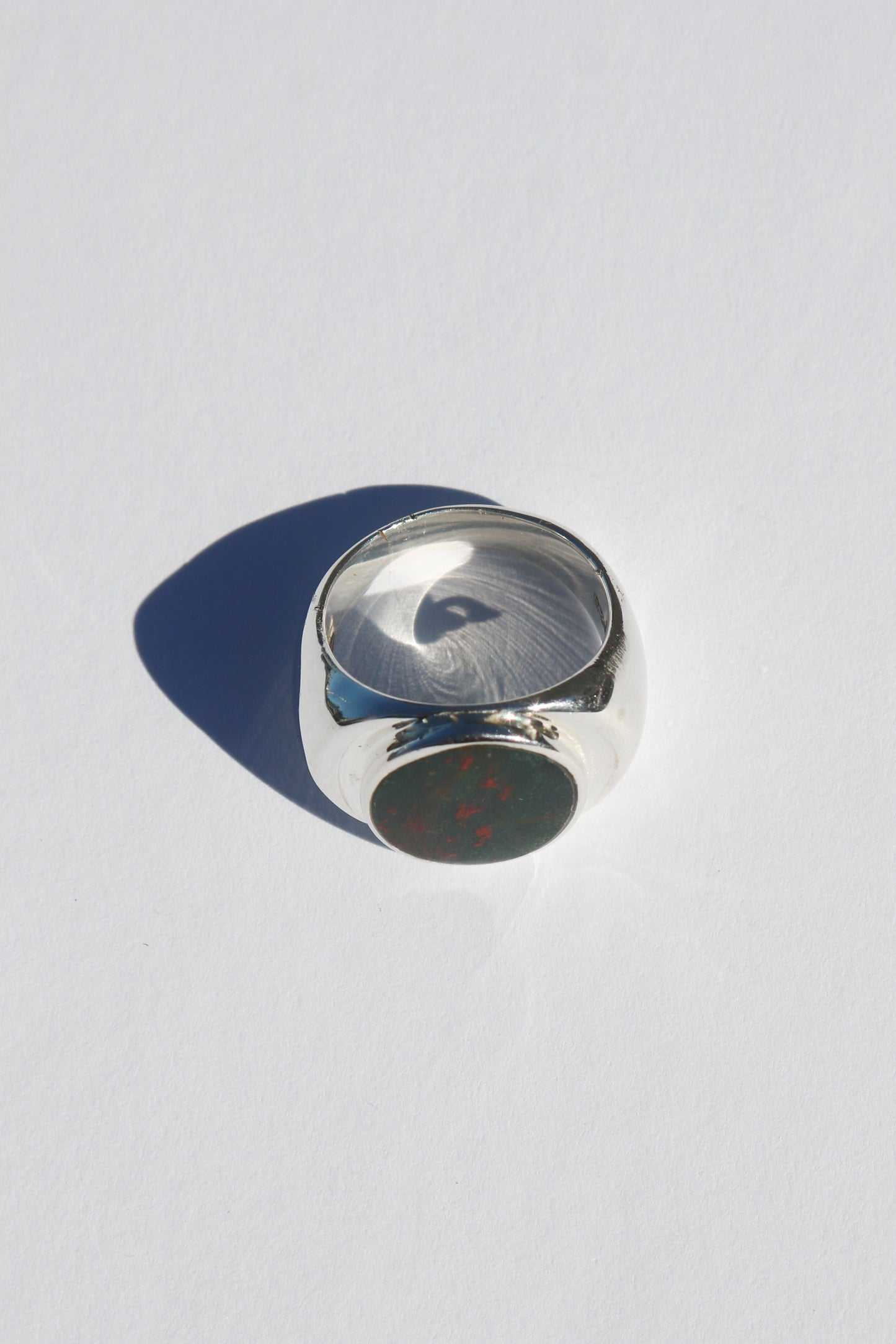 Perlmutte Heliotrope Ring