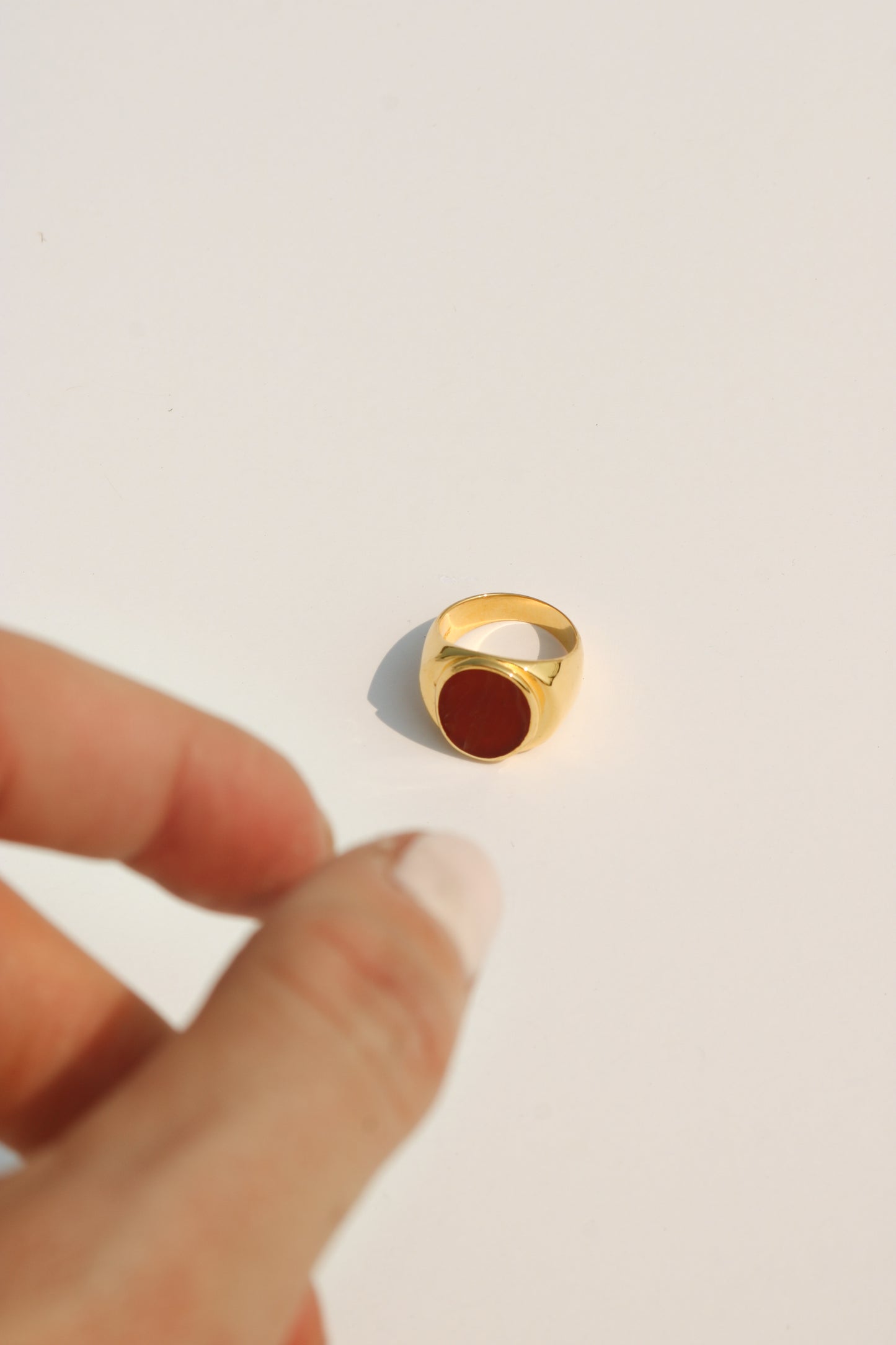 Perlmutte Carnelian Ring