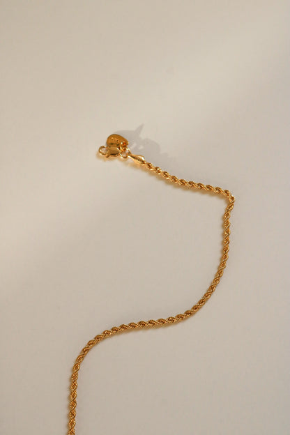 Odissea 14k gold rope chain necklace with a delicate twisted link design and a secure lobster clasp closure