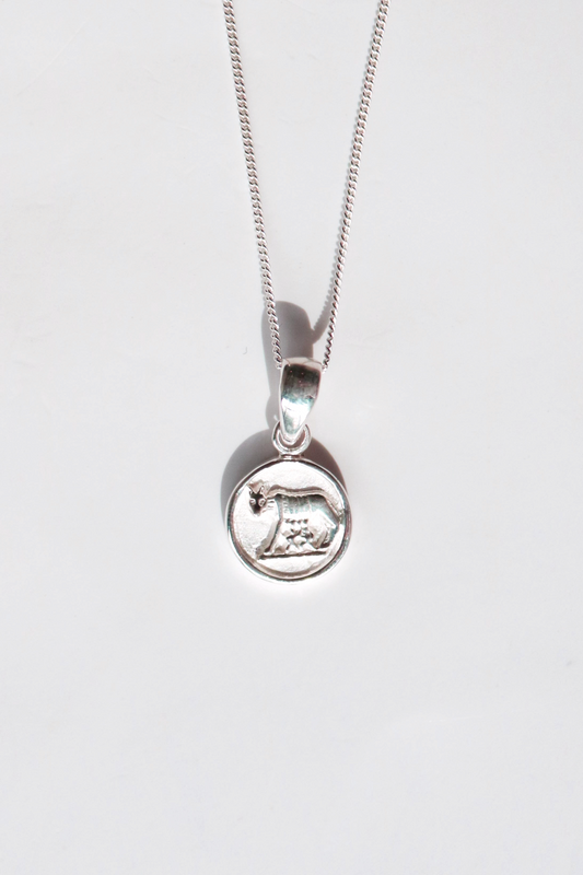 Odissea Romulus pendant necklace in 925 sterling silver featuring a she-wolf motif on a 17-inch chain