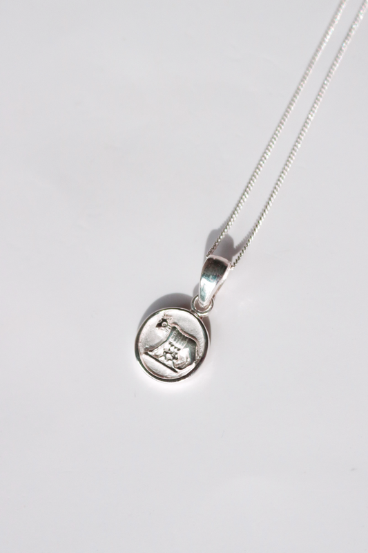 Odissea Romulus pendant necklace in 925 sterling silver featuring a she-wolf motif on a 17-inch chain.