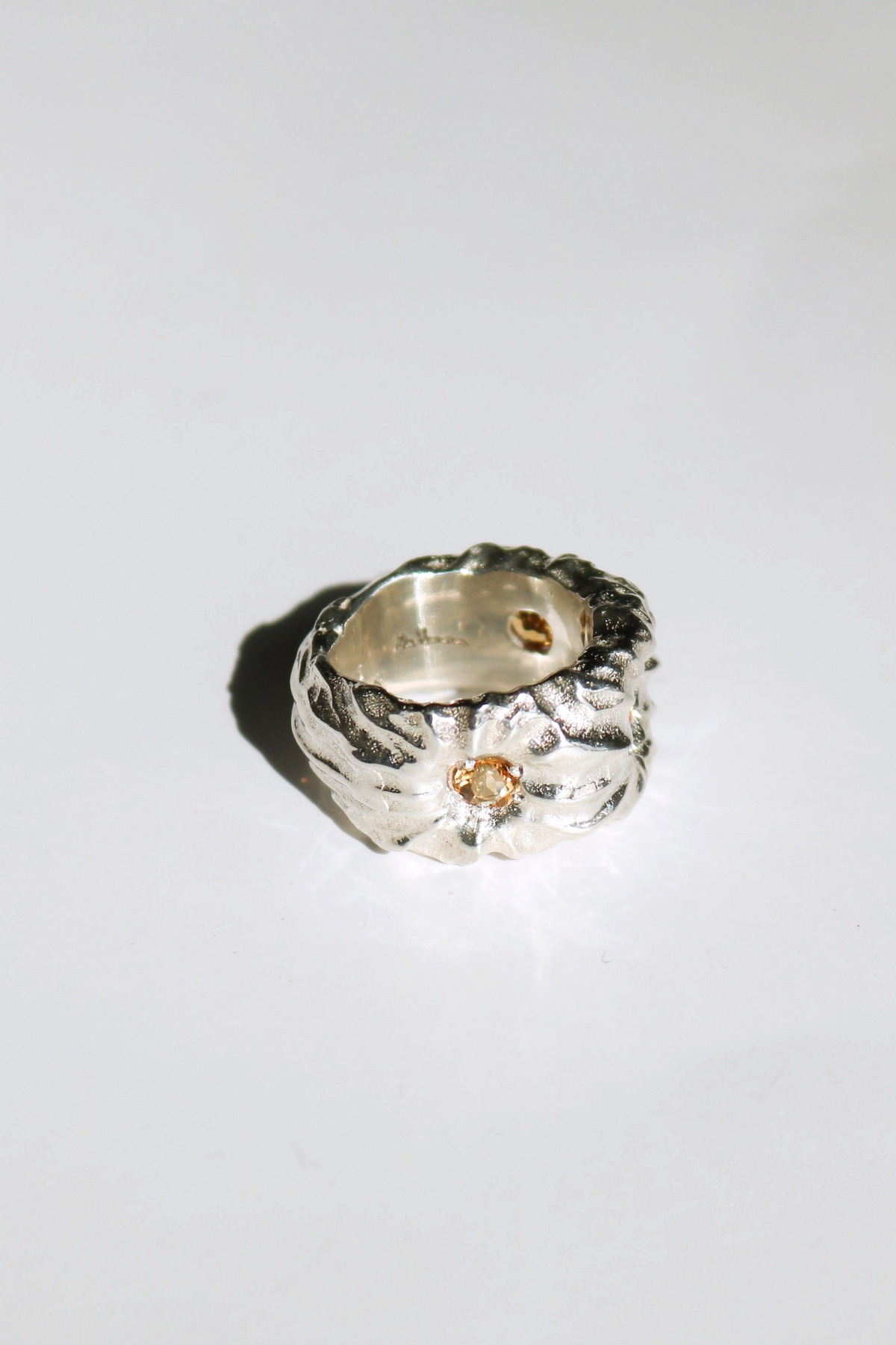Odissea Willow Ring featuring a chunky, sculptural silver band with a textured finish and a central citrine stone.